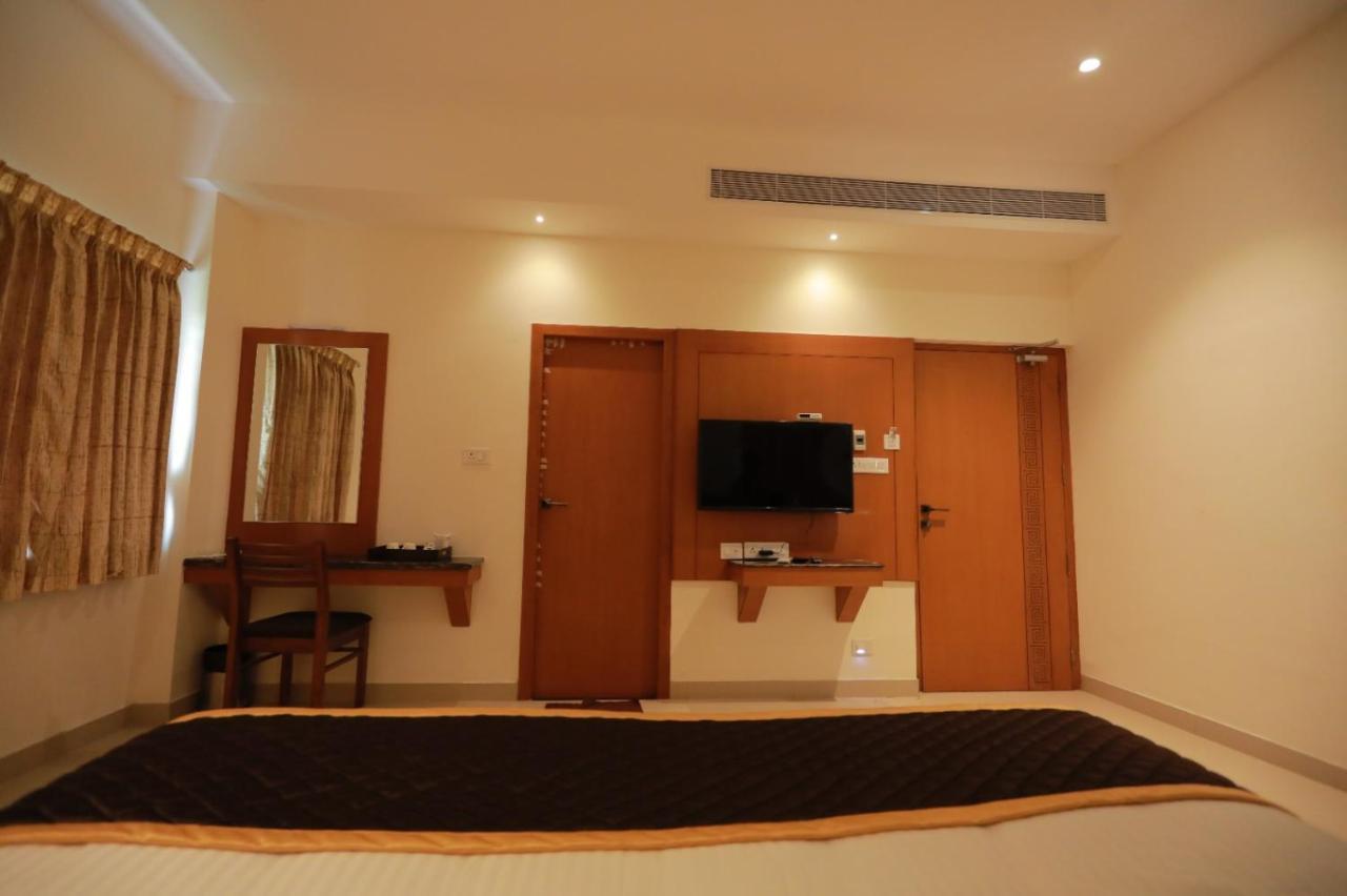 Hotel Ashok Palace Karūr Buitenkant foto