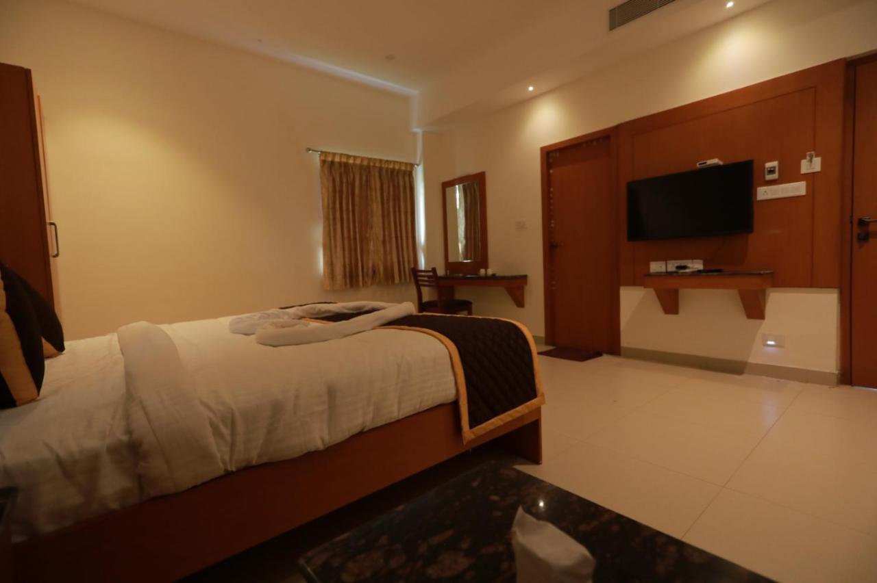 Hotel Ashok Palace Karūr Buitenkant foto