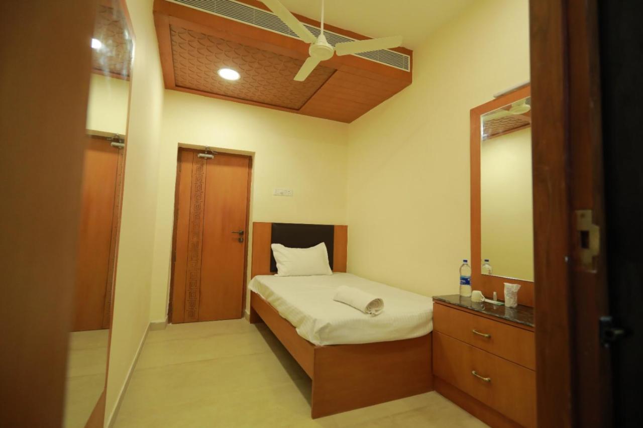 Hotel Ashok Palace Karūr Buitenkant foto