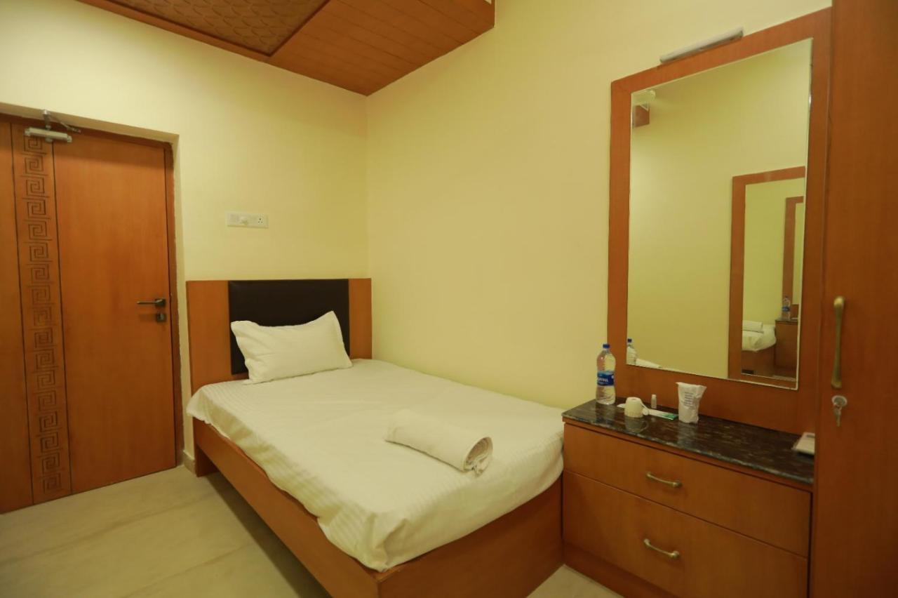 Hotel Ashok Palace Karūr Buitenkant foto