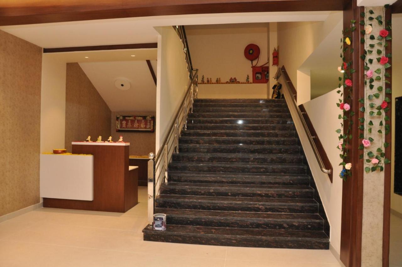 Hotel Ashok Palace Karūr Buitenkant foto