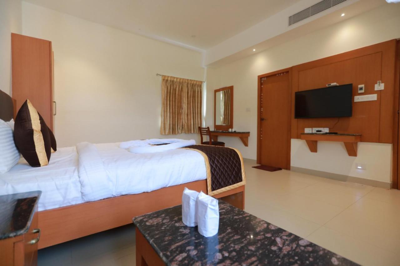 Hotel Ashok Palace Karūr Buitenkant foto