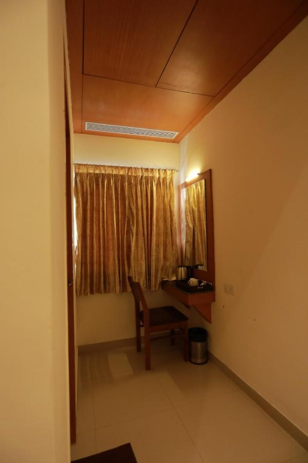 Hotel Ashok Palace Karūr Buitenkant foto