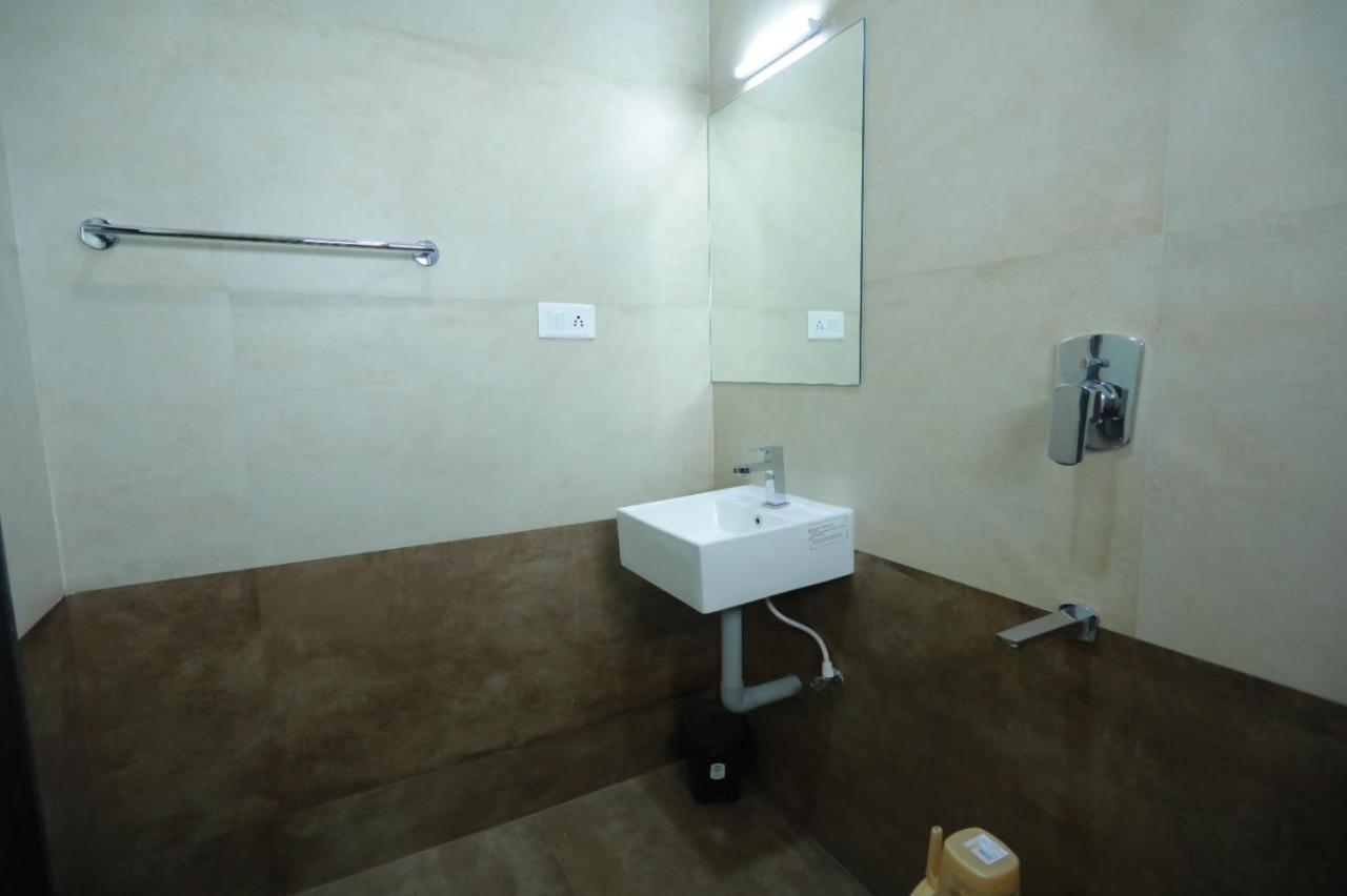 Hotel Ashok Palace Karūr Buitenkant foto